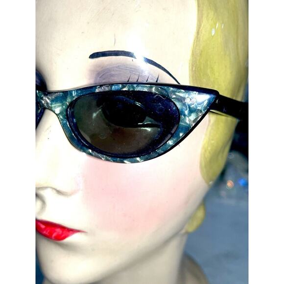 Vintage 1950-1960 Cat Eye Sunglasses Reflective Pearl Frame Pin Up Rockabilly - Picture 8 of 16